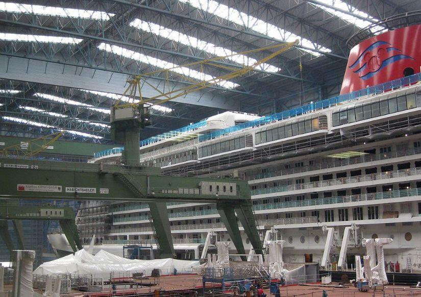 Germany, Papenburg, shipyard Meyer Werft: US-Cruise ship under construction. (Source: Wikimedia Commons)